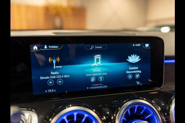 Mercedes-Benz Glb 200 Premium Plus, Pano, Widescreen, Ambiënte Light, 360 Cam, Voll Led, Cruise, Multistuur, Voll Onderhoud