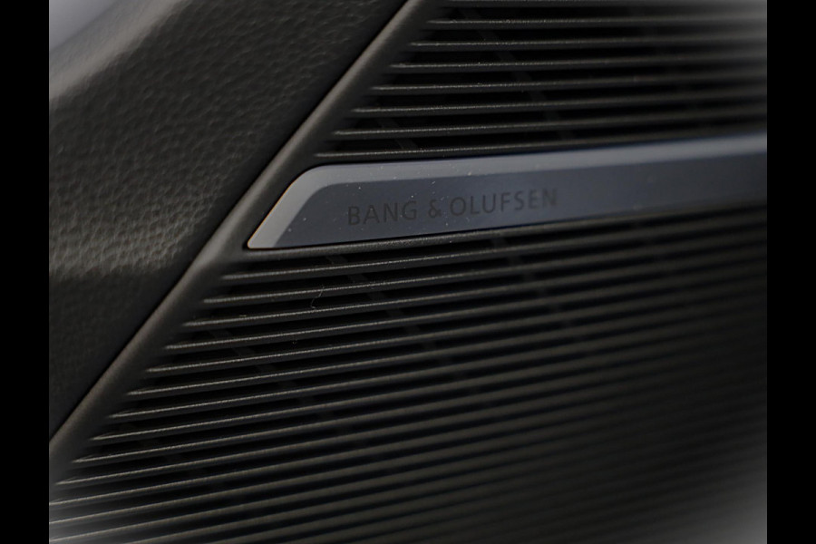 Audi Q8 55 TFSI e Quattro RSQ8 Look / Carbon / Massage / RS Zetels / 360 Camera / Memory / Pano / Matrix / 23 Inch