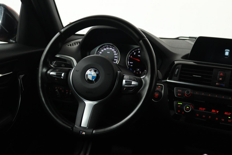 BMW 1-serie 118i Corporate Lease Executive (STOELVERWARMING, DIGITALE COCKPIT, CRUISE CONTROL, AUTOMAAT, DEALER ONDERHOUDEN)