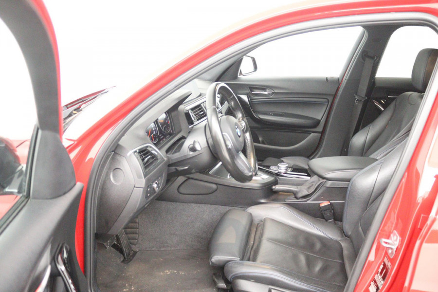 BMW 1-serie 118i Corporate Lease Executive (STOELVERWARMING, DIGITALE COCKPIT, CRUISE CONTROL, AUTOMAAT, DEALER ONDERHOUDEN)
