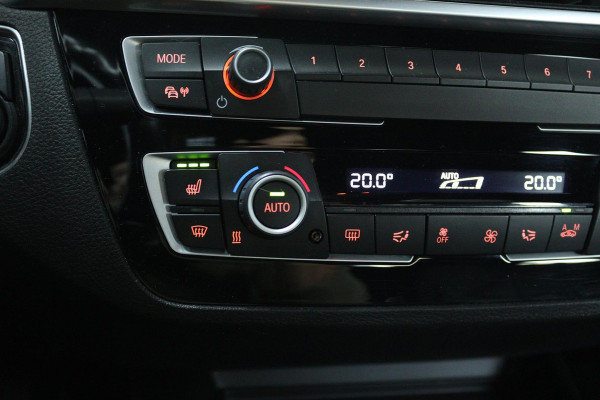 BMW 1-serie 118i Corporate Lease Executive (STOELVERWARMING, DIGITALE COCKPIT, CRUISE CONTROL, AUTOMAAT, DEALER ONDERHOUDEN)