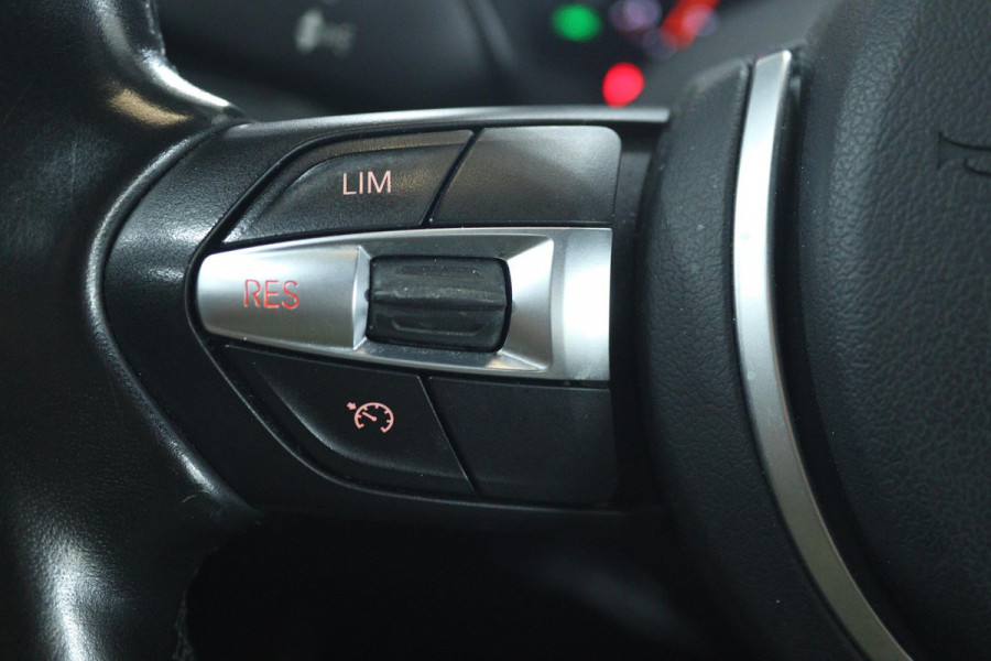 BMW 1-serie 118i Corporate Lease Executive (STOELVERWARMING, DIGITALE COCKPIT, CRUISE CONTROL, AUTOMAAT, DEALER ONDERHOUDEN)