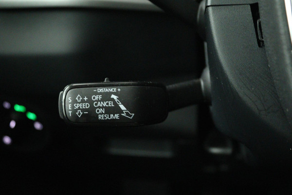 Škoda Karoq 1.0 TSI Business Edition (PANORAMADAK, STOEL/STUUR VERWARMING, NAVIGATIE CARPLAY, DIGITALE COCKPIT, SENSOREN)