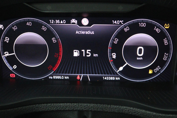 Škoda Karoq 1.0 TSI Business Edition (PANORAMADAK, STOEL/STUUR VERWARMING, NAVIGATIE CARPLAY, DIGITALE COCKPIT, SENSOREN)