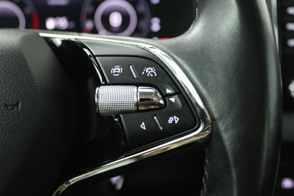 Škoda Karoq 1.0 TSI Business Edition (PANORAMADAK, STOEL/STUUR VERWARMING, NAVIGATIE CARPLAY, DIGITALE COCKPIT, SENSOREN)