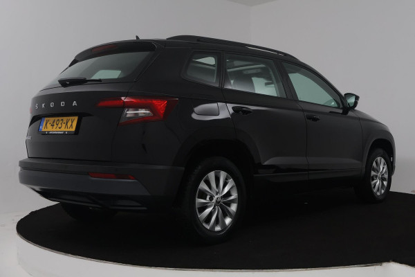Škoda Karoq 1.0 TSI Business Edition (PANORAMADAK, STOEL/STUUR VERWARMING, NAVIGATIE CARPLAY, DIGITALE COCKPIT, SENSOREN)