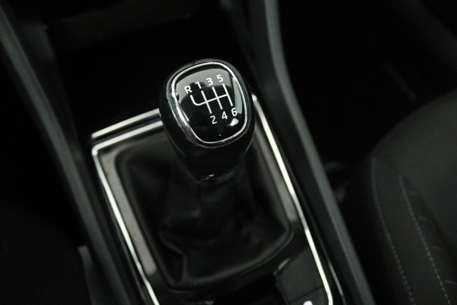 Škoda Karoq 1.0 TSI Business Edition (PANORAMADAK, STOEL/STUUR VERWARMING, NAVIGATIE CARPLAY, DIGITALE COCKPIT, SENSOREN)