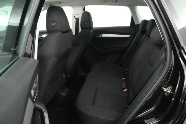 Škoda Karoq 1.0 TSI Business Edition (PANORAMADAK, STOEL/STUUR VERWARMING, NAVIGATIE CARPLAY, DIGITALE COCKPIT, SENSOREN)