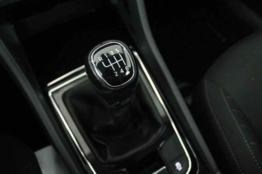 Škoda Karoq 1.0 TSI Business Edition (PANORAMADAK, STOEL/STUUR VERWARMING, NAVIGATIE CARPLAY, DIGITALE COCKPIT, SENSOREN)