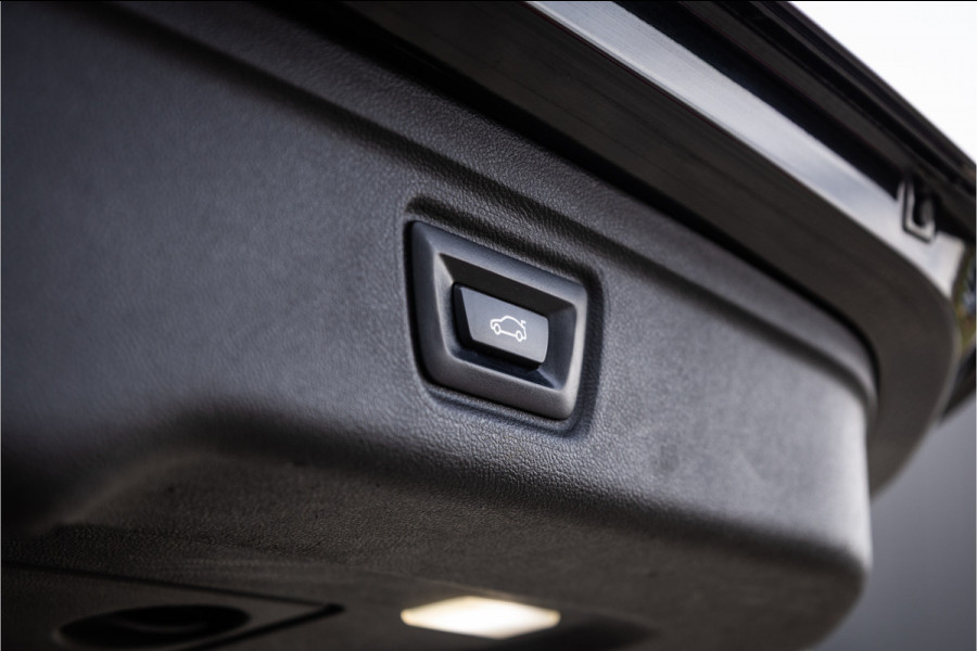 BMW 3 Serie Touring 320i M Sport High Ex Camera / HiFi / Trekhaak / 19inch /