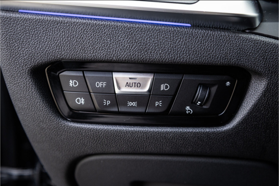 BMW 3 Serie Touring 320i M Sport High Ex Camera / HiFi / Trekhaak / 19inch /