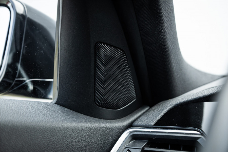 BMW 3 Serie Touring 320i M Sport High Ex Camera / HiFi / Trekhaak / 19inch /