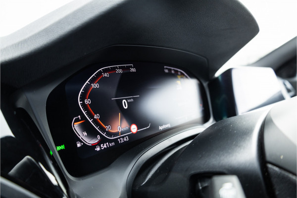 BMW 3 Serie Touring 320i M Sport High Ex Camera / HiFi / Trekhaak / 19inch /