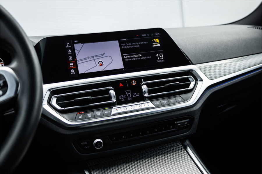 BMW 3 Serie Touring 320i M Sport High Ex Camera / HiFi / Trekhaak / 19inch /