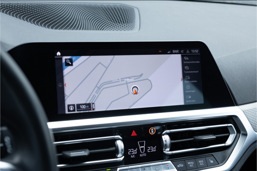 BMW 3 Serie Touring 320i M Sport High Ex Camera / HiFi / Trekhaak / 19inch /