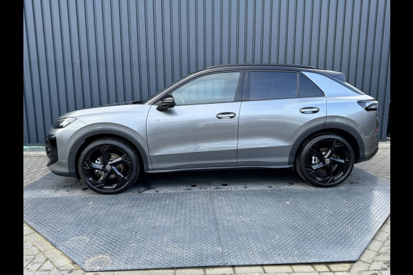 Volkswagen T-Roc 1.5 eTsi R-Line First Edition | Trekhaak wegkl. | 360 Camera | Panodak | Harman/Kardon | Prijs Rijklaar!!