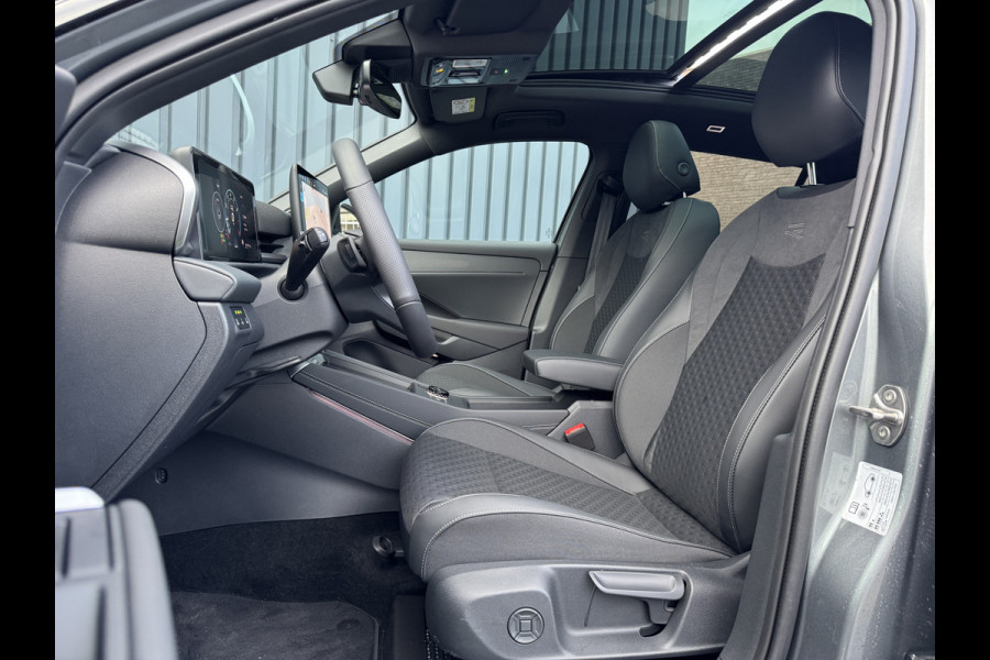 Volkswagen T-Roc 1.5 eTsi R-Line First Edition | Trekhaak wegkl. | 360 Camera | Panodak | Harman/Kardon | Prijs Rijklaar!!