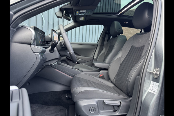 Volkswagen T-Roc 1.5 eTsi R-Line First Edition | Trekhaak wegkl. | 360 Camera | Panodak | Harman/Kardon | Prijs Rijklaar!!