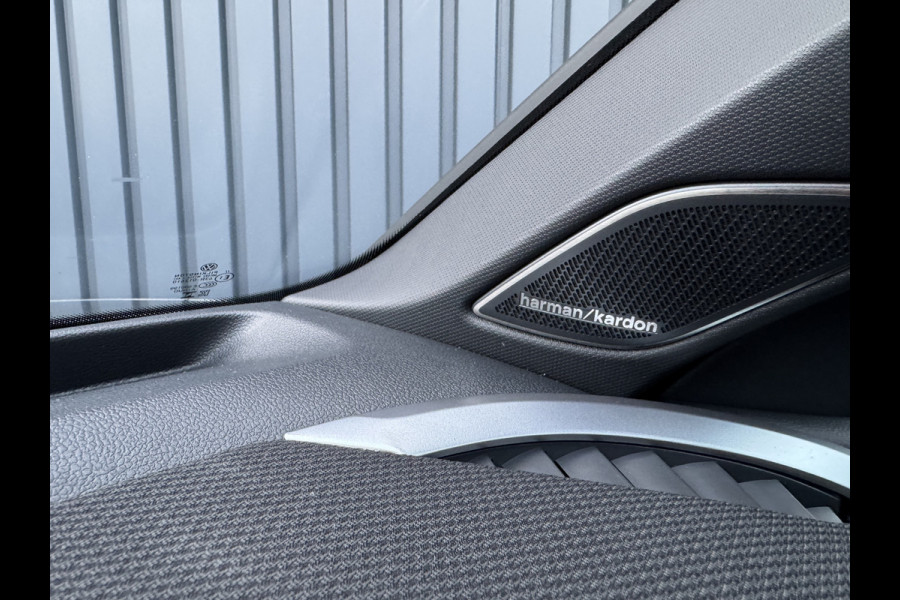 Volkswagen T-Roc 1.5 eTsi R-Line First Edition | Trekhaak wegkl. | 360 Camera | Panodak | Harman/Kardon | Prijs Rijklaar!!