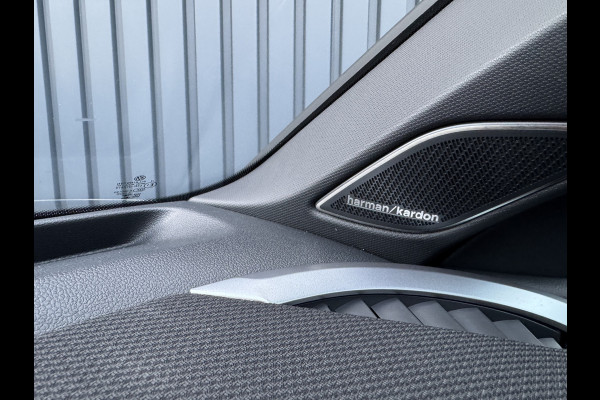 Volkswagen T-Roc 1.5 eTsi R-Line First Edition | Trekhaak wegkl. | 360 Camera | Panodak | Harman/Kardon | Prijs Rijklaar!!