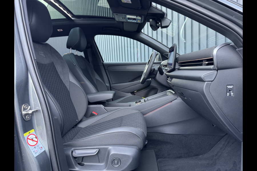 Volkswagen T-Roc 1.5 eTsi R-Line First Edition | Trekhaak wegkl. | 360 Camera | Panodak | Harman/Kardon | Prijs Rijklaar!!