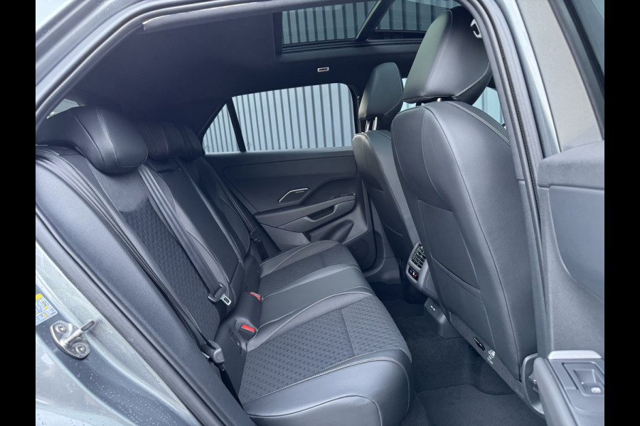 Volkswagen T-Roc 1.5 eTsi R-Line First Edition | Trekhaak wegkl. | 360 Camera | Panodak | Harman/Kardon | Prijs Rijklaar!!