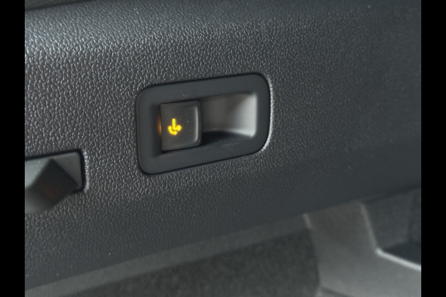 Volkswagen T-Roc 1.5 eTsi R-Line First Edition | Trekhaak wegkl. | 360 Camera | Panodak | Harman/Kardon | Prijs Rijklaar!!