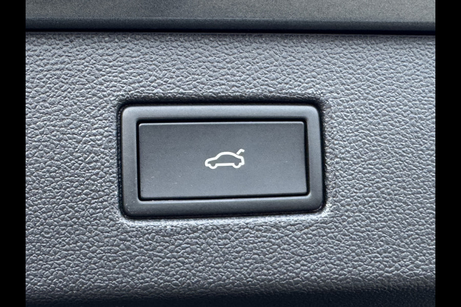 Volkswagen T-Roc 1.5 eTsi R-Line First Edition | Trekhaak wegkl. | 360 Camera | Panodak | Harman/Kardon | Prijs Rijklaar!!