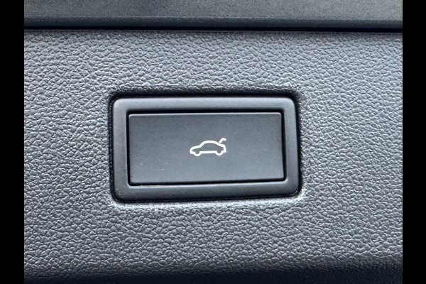 Volkswagen T-Roc 1.5 eTsi R-Line First Edition | Trekhaak wegkl. | 360 Camera | Panodak | Harman/Kardon | Prijs Rijklaar!!