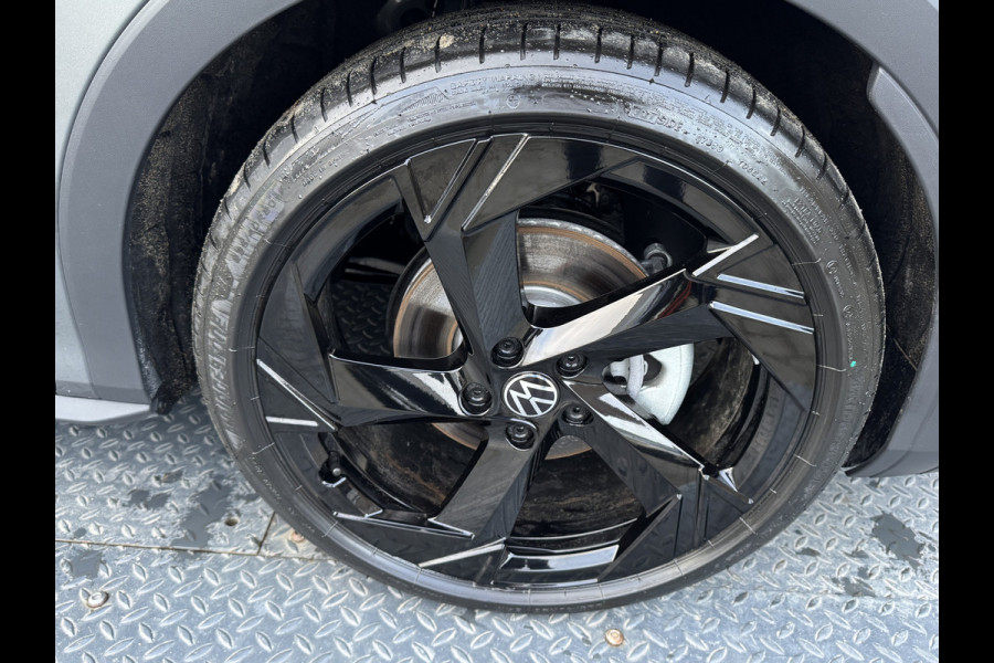 Volkswagen T-Roc 1.5 eTsi R-Line First Edition | Trekhaak wegkl. | 360 Camera | Panodak | Harman/Kardon | Prijs Rijklaar!!