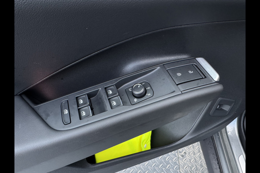 Volkswagen T-Roc 1.5 eTsi R-Line First Edition | Trekhaak wegkl. | 360 Camera | Panodak | Harman/Kardon | Prijs Rijklaar!!