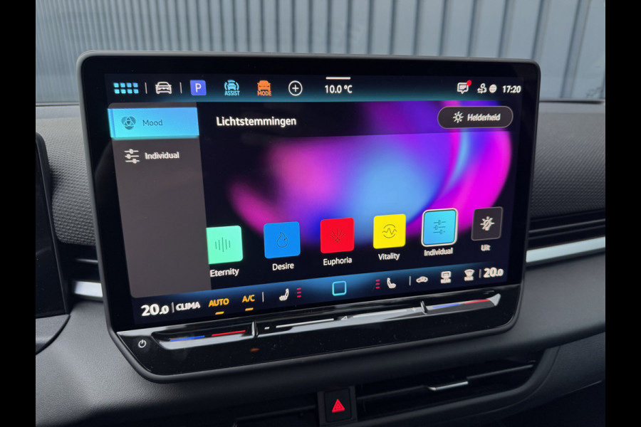 Volkswagen T-Roc 1.5 eTsi R-Line First Edition | Trekhaak wegkl. | 360 Camera | Panodak | Harman/Kardon | Prijs Rijklaar!!