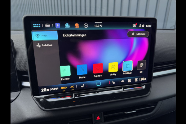 Volkswagen T-Roc 1.5 eTsi R-Line First Edition | Trekhaak wegkl. | 360 Camera | Panodak | Harman/Kardon | Prijs Rijklaar!!