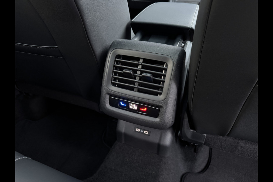 Volkswagen T-Roc 1.5 eTsi R-Line First Edition | Trekhaak wegkl. | 360 Camera | Panodak | Harman/Kardon | Prijs Rijklaar!!