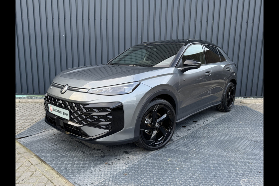 Volkswagen T-Roc 1.5 eTsi R-Line First Edition | Trekhaak wegkl. | 360 Camera | Panodak | Harman/Kardon | Prijs Rijklaar!!