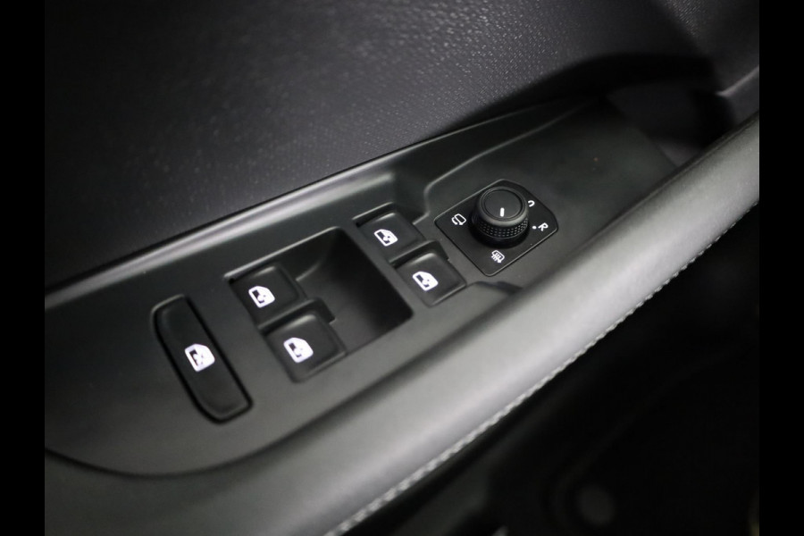 CUPRA Terramar 1.5 TSI e-Hybrid Business 204pk | Navigatie | Parkeercamera | Elektrisch verstelbare voorstoelen met geheugen |