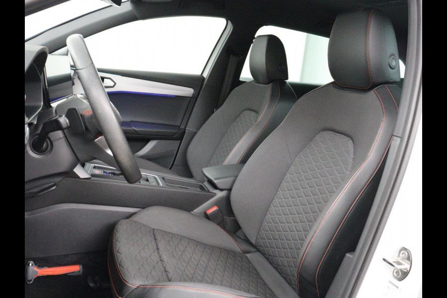 Seat Leon 1.5 eTSI FR Intens | Carplay | Adaptive cruise | Sfeerverlichting | Navigatie | Parkeerhulp | Dodehoek detectie | Full LED | Climate control | Bluetooth