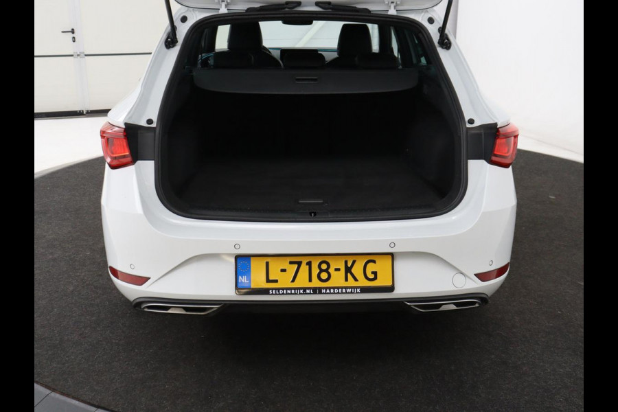 Seat Leon 1.5 eTSI FR Intens | Carplay | Adaptive cruise | Sfeerverlichting | Navigatie | Parkeerhulp | Dodehoek detectie | Full LED | Climate control | Bluetooth