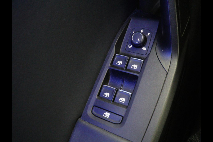 Seat Leon 1.5 eTSI FR Intens | Carplay | Adaptive cruise | Sfeerverlichting | Navigatie | Parkeerhulp | Dodehoek detectie | Full LED | Climate control | Bluetooth