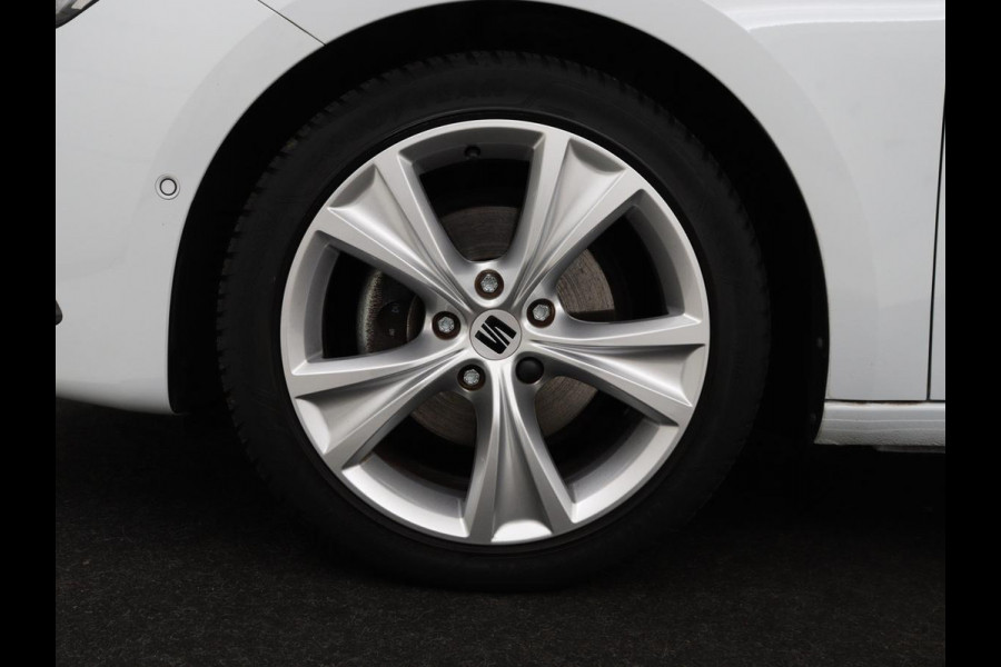 Seat Leon 1.5 eTSI FR Intens | Carplay | Adaptive cruise | Sfeerverlichting | Navigatie | Parkeerhulp | Dodehoek detectie | Full LED | Climate control | Bluetooth