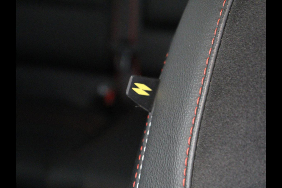 Renault Arkana 1.6 E-Tech Hybrid 145 R.S. Line | Panoramadak | Leder/Alcantara | Trekhaak | Stoelverwarming | Adaptive cruise | Camera | Carplay | Keyless | Park Assist | Full LED | Navigatie