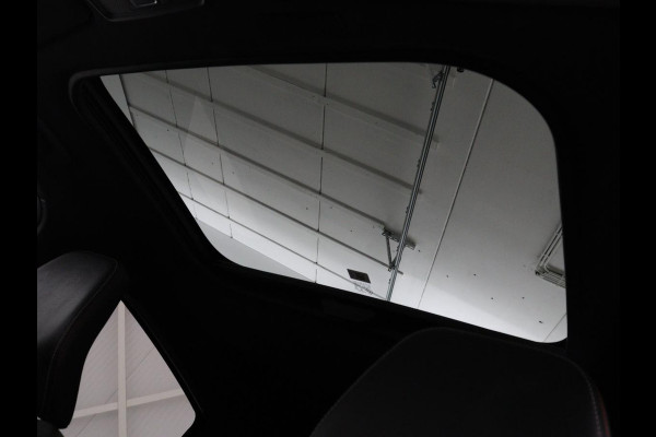 Renault Arkana 1.6 E-Tech Hybrid 145 R.S. Line | Panoramadak | Leder/Alcantara | Trekhaak | Stoelverwarming | Adaptive cruise | Camera | Carplay | Keyless | Park Assist | Full LED | Navigatie