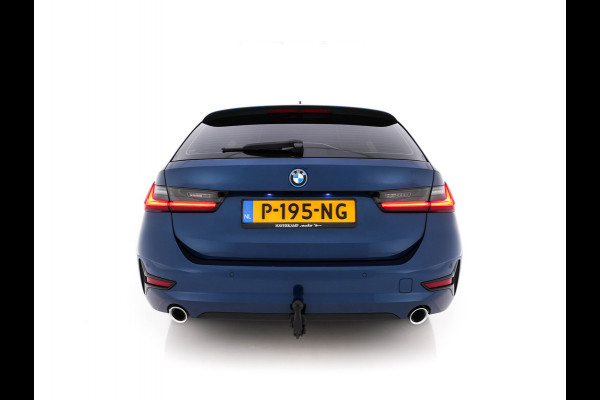 BMW 3 Serie Touring 320e Business Edition Plus [Plug-In] (INCL-BTW) Aut. *LEATHER | FULL-LED | HEATED-SPORTSEATS | DIGI-COCKPIT | HIFI-SOUND | NAVI-FULLMAP | PRIVACYGLASS | PDC | AMBIENTLIGHT | DAB | KEYLESS | TOWBAR | 17"ALU* *