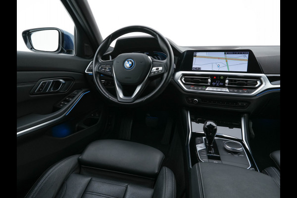 BMW 3 Serie Touring 320e Business Edition Plus [Plug-In] (INCL-BTW) Aut. *LEATHER | FULL-LED | HEATED-SPORTSEATS | DIGI-COCKPIT | HIFI-SOUND | NAVI-FULLMAP | PRIVACYGLASS | PDC | AMBIENTLIGHT | DAB | KEYLESS | TOWBAR | 17"ALU* *