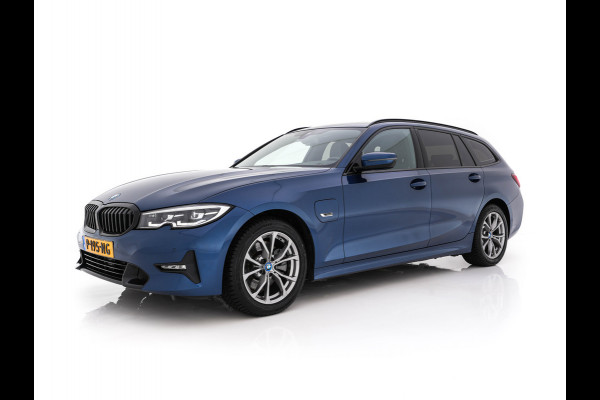 BMW 3 Serie Touring 320e Business Edition Plus [Plug-In] (INCL-BTW) Aut. *LEATHER | FULL-LED | HEATED-SPORTSEATS | DIGI-COCKPIT | HIFI-SOUND | NAVI-FULLMAP | PRIVACYGLASS | PDC | AMBIENTLIGHT | DAB | KEYLESS | TOWBAR | 17"ALU* *