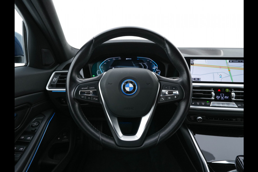 BMW 3 Serie Touring 320e Business Edition Plus [Plug-In] (INCL-BTW) Aut. *LEATHER | FULL-LED | HEATED-SPORTSEATS | DIGI-COCKPIT | HIFI-SOUND | NAVI-FULLMAP | PRIVACYGLASS | PDC | AMBIENTLIGHT | DAB | KEYLESS | TOWBAR | 17"ALU* *