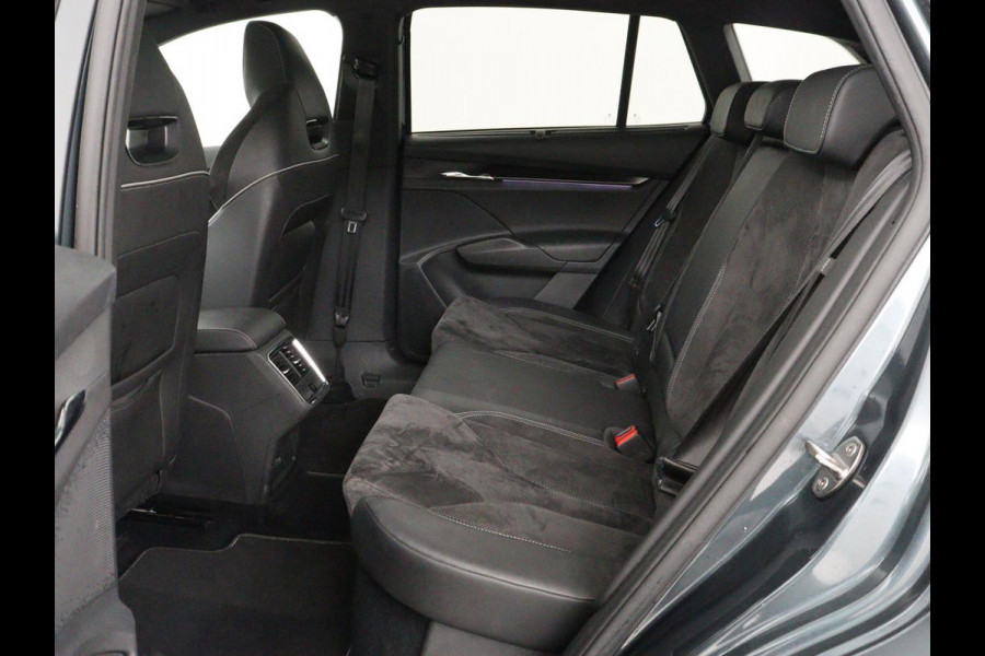 Škoda ENYAQ iV 80 Sportline | SOH 91% | Panoramdak | Head-Up | Trekhaak | Adaptive cruise | 360 Camera | Stoelverwarming | Matrix LED | Memory | Carplay | Navigatie | Alcantara