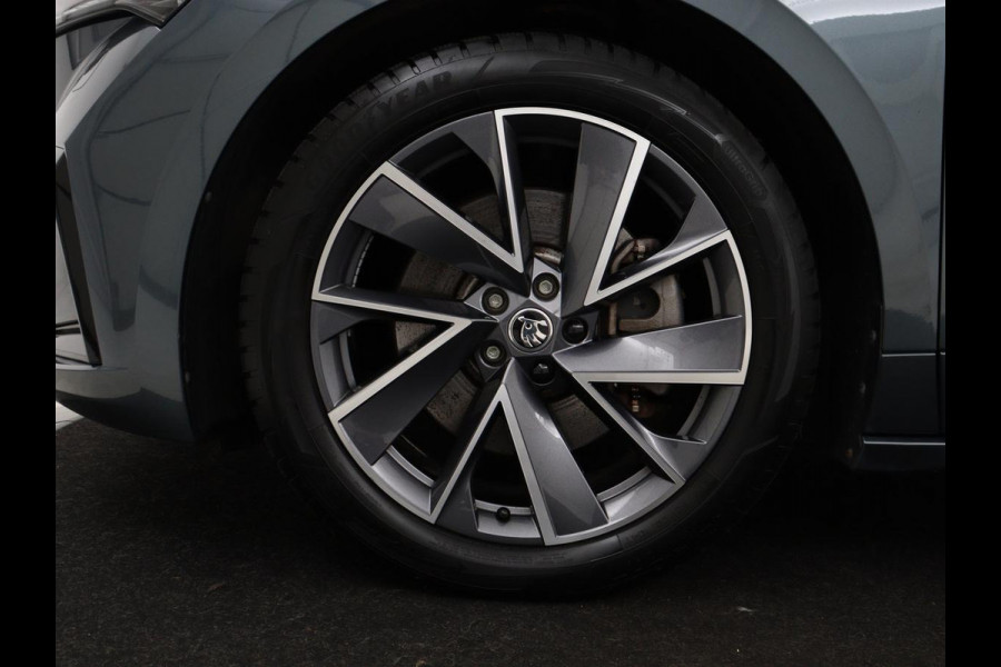 Škoda ENYAQ iV 80 Sportline | SOH 91% | Panoramdak | Head-Up | Trekhaak | Adaptive cruise | 360 Camera | Stoelverwarming | Matrix LED | Memory | Carplay | Navigatie | Alcantara