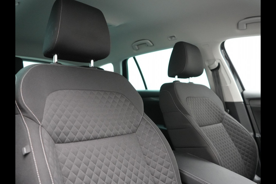 Škoda Superb Combi 1.4 TSI iV Business Edition Plug In Hybrid 218pk Dealer O.H PHEV | Trekhaak af Fabriek | Crystal LED | Keyless | Apple Carplay | Sportstoelen Verwarmd | Cruise Control | 17"L.M |