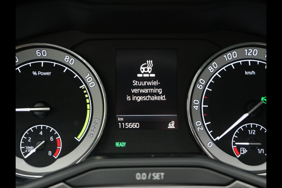Škoda Superb Combi 1.4 TSI iV Business Edition Plug In Hybrid 218pk Dealer O.H PHEV | Trekhaak af Fabriek | Crystal LED | Keyless | Apple Carplay | Sportstoelen Verwarmd | Cruise Control | 17"L.M |